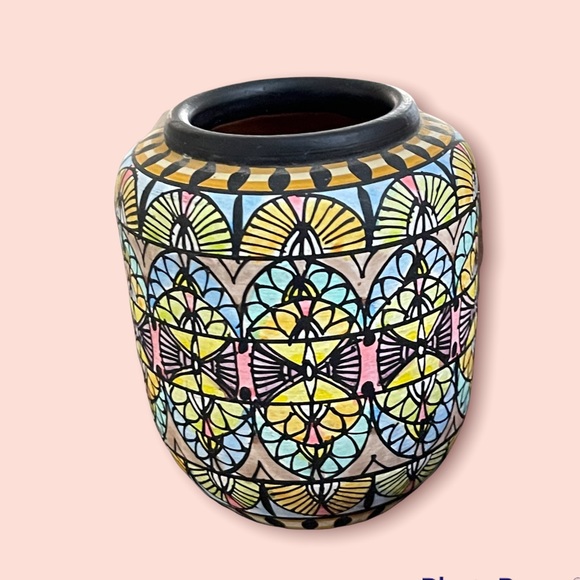 Native American hand painted black rim clay vase - Picture 4 of 8